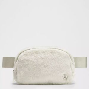Lulumon everywhere belt